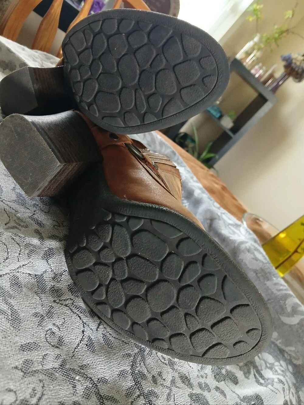 boc Women's Size 8.5 Cognac Brown Leather Ankle Booties with Decorative Ring